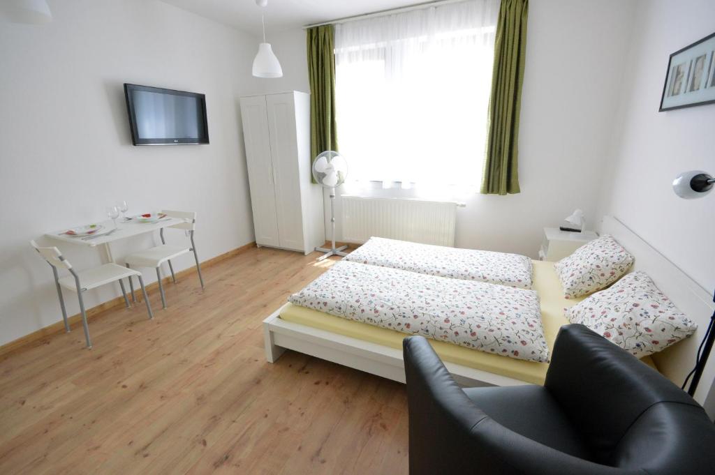 Televízia a/alebo spoločenská miestnosť v ubytovaní Toldi Apartments Pécs