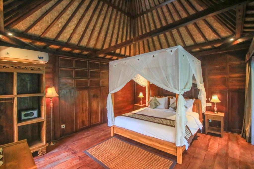 Postel nebo postele na pokoji v ubytování Ari Cottages Ubud