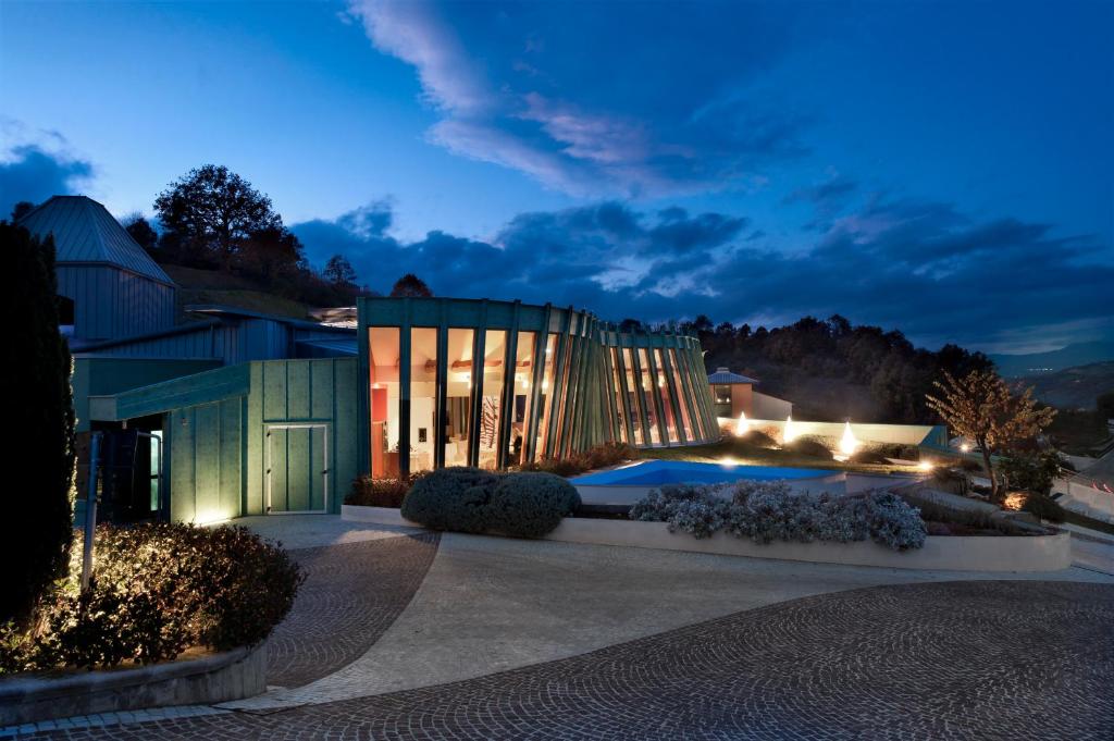 Bazén v ubytování Bouganville Hill Resort & Wellness Space nebo v jeho okolí