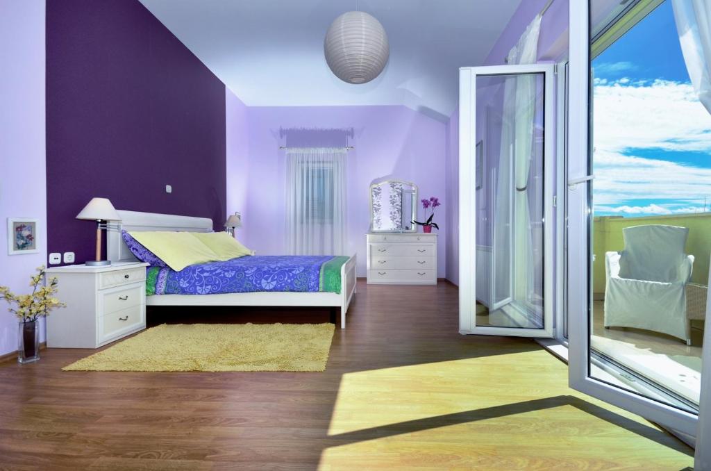 Posteľ alebo postele v izbe v ubytovaní Holiday house Luna in Makarska with private pool