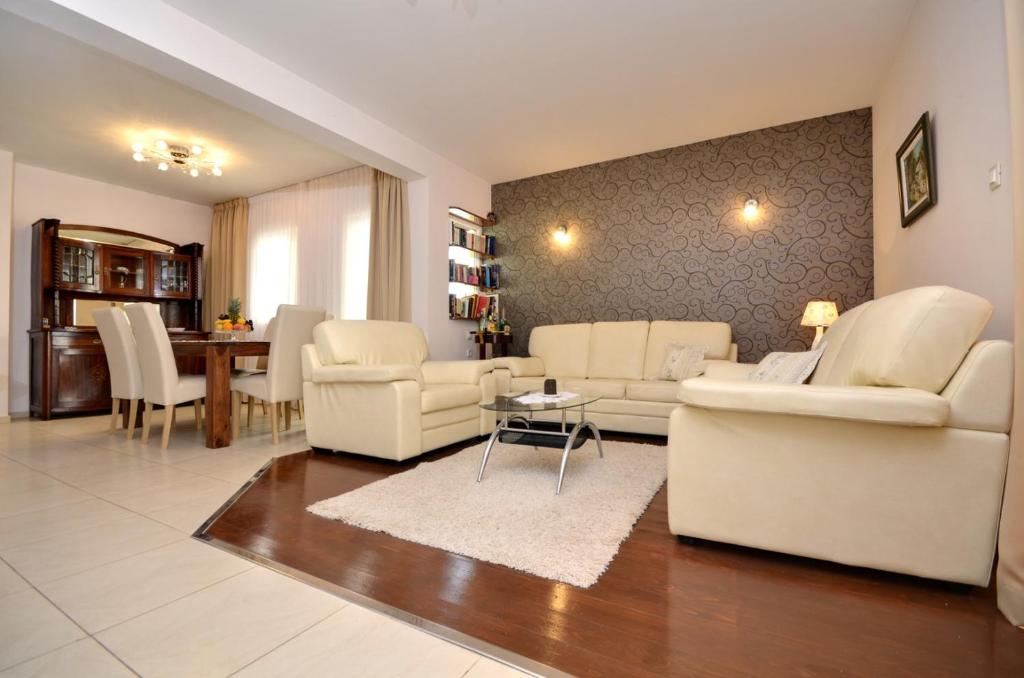 Posedenie v ubytovaní Holiday house Luna in Makarska with private pool