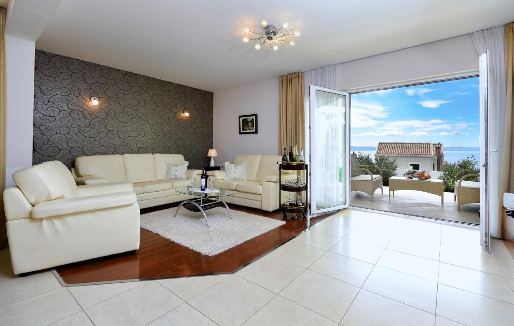 Posedenie v ubytovaní Holiday house Luna in Makarska with private pool