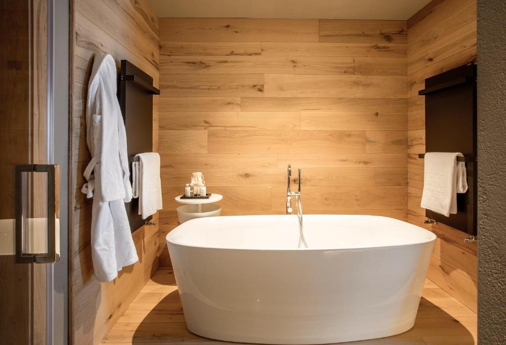 Koupelna v ubytování Hotel Hermitage Relais & Châteaux