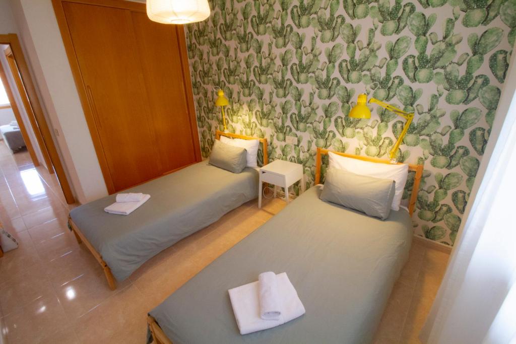 Postel nebo postele na pokoji v ubytování MEDANO4YOU Pearl Flavour Holiday Home