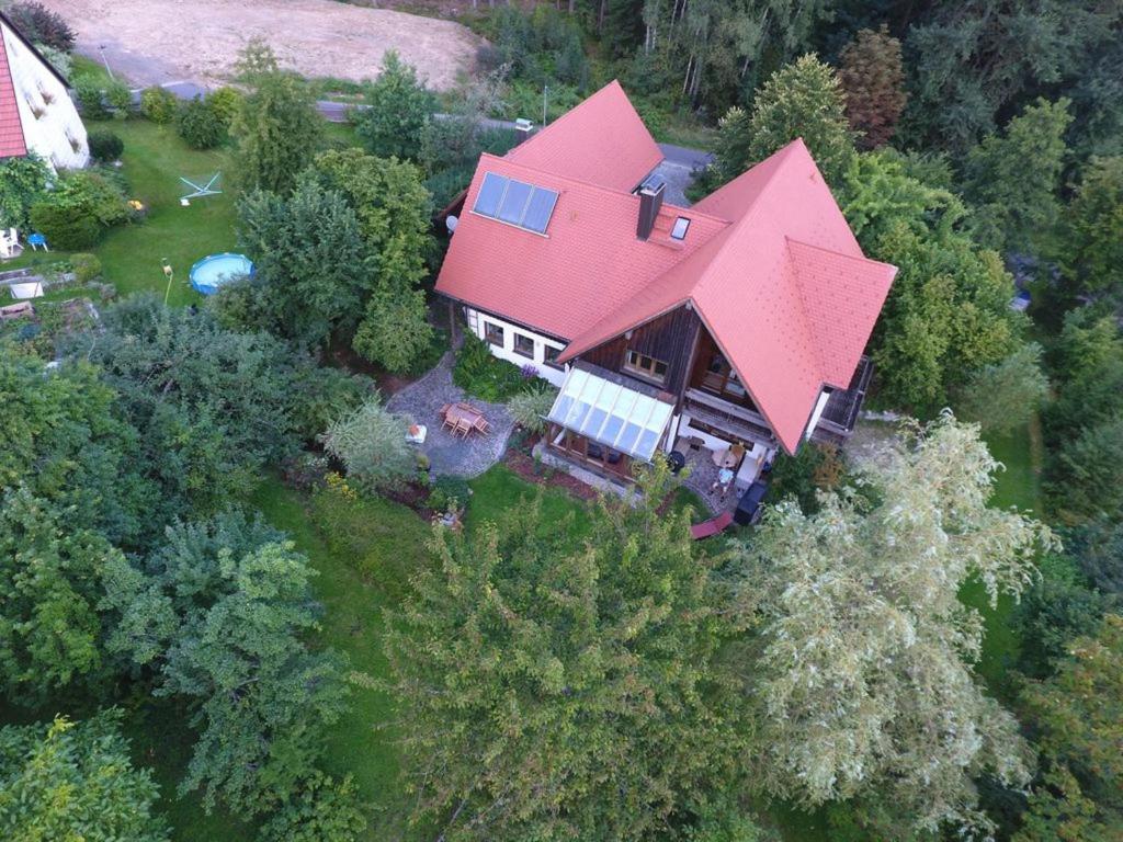 an overhead view of a large house with a red roof at Idyll im Grünen in Bad Alexandersbad