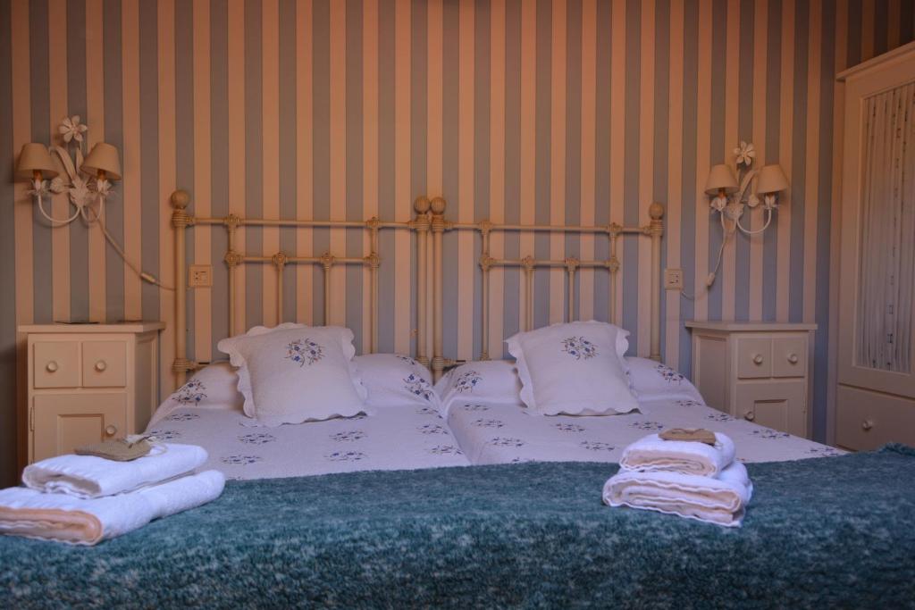 A bed or beds in a room at Núcleo de turismo Rural La Corte