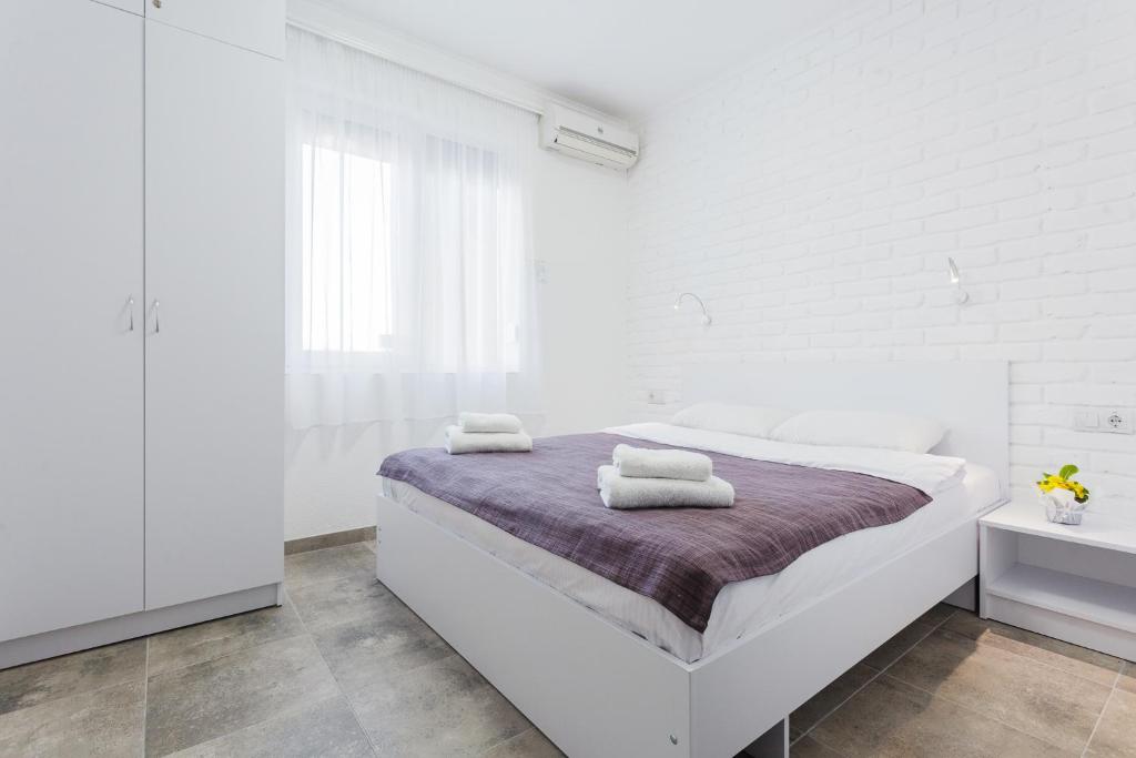 Postel nebo postele na pokoji v ubytování SkyHome na Nauky