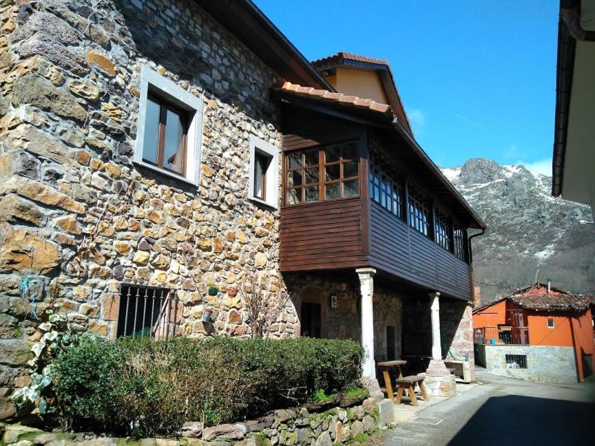 The building in which a vendégházakat is located