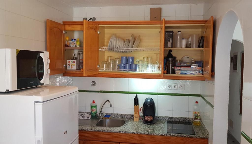 Kuchyň nebo kuchyňský kout v ubytování Two bedroom apartment 2 min from beach