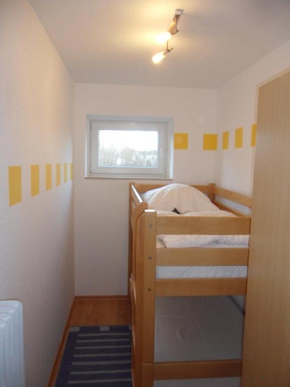 Postel nebo postele na pokoji v ubytování Strandleben 1