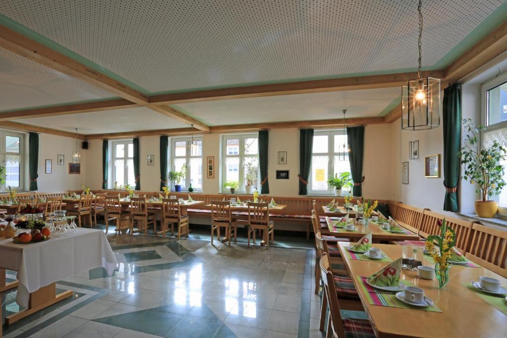 Restaurace v ubytování Weinstube Schwalbennest