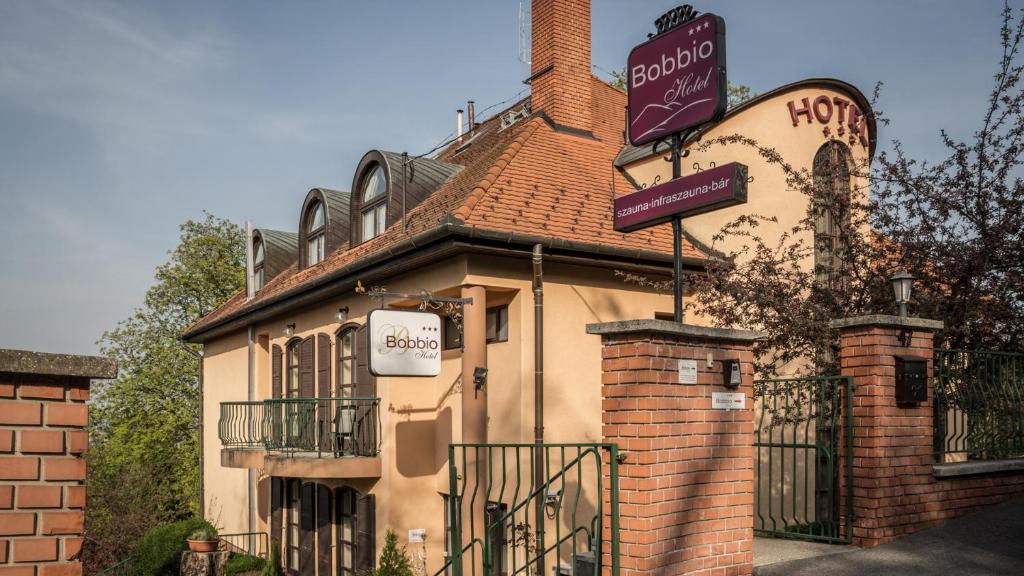 Budova, v ktorej sa hotel nachádza