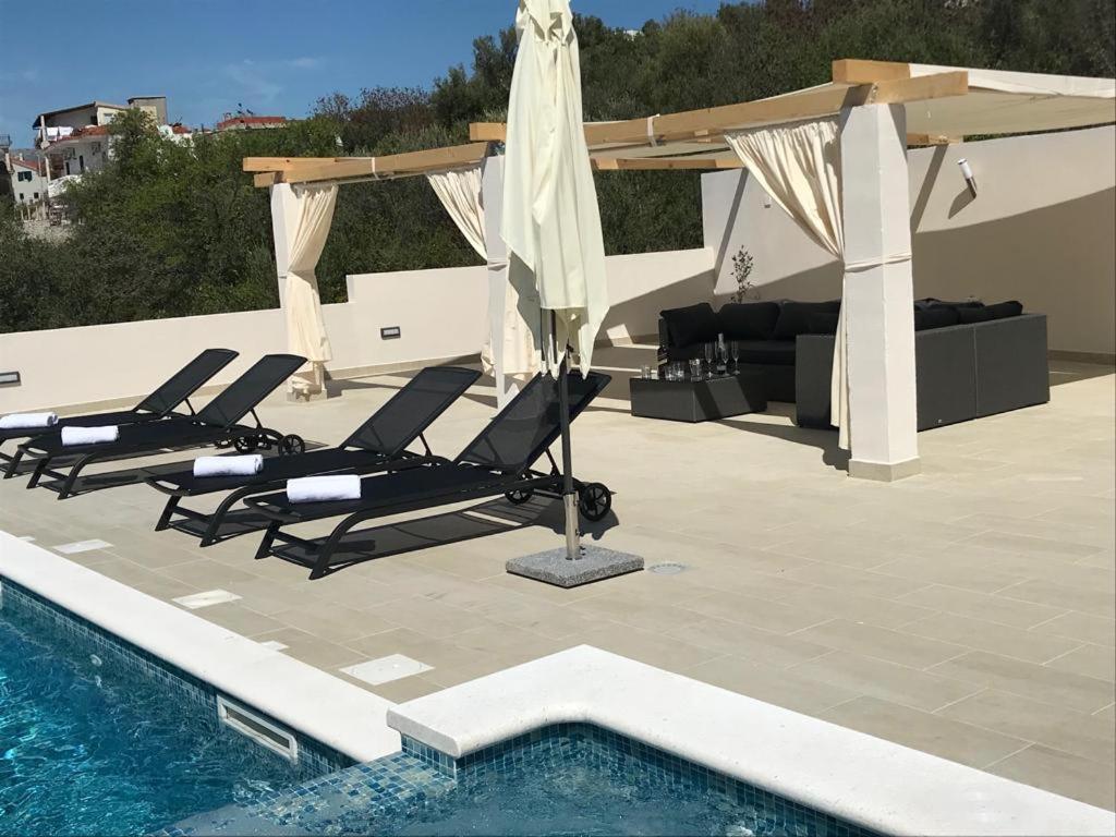Bazén v ubytovaní Apartmani Vujić- Villa Dolac alebo v jeho blízkosti