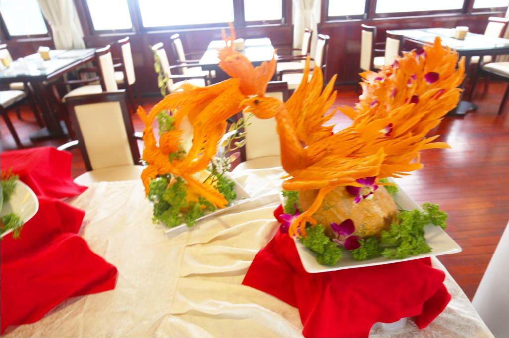 Halong Sapphire Cruises - 16