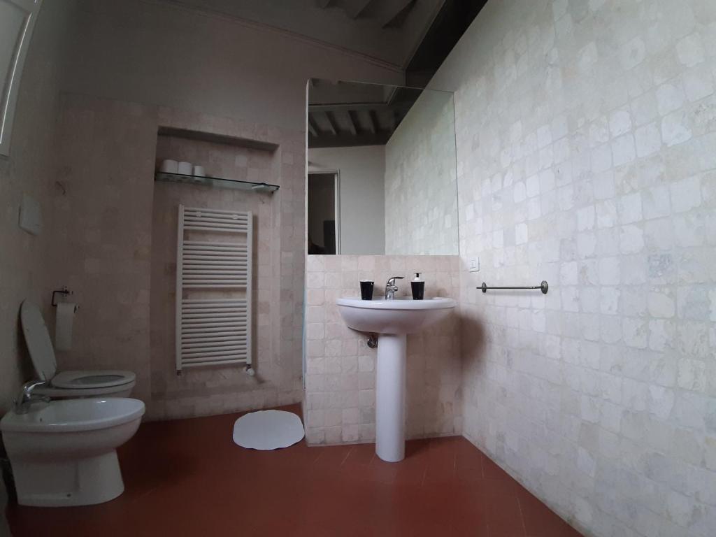 Koupelna v ubytování B&B Glicine e Luna