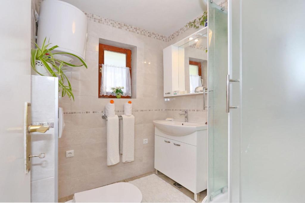Kúpeľňa v ubytovaní Apartments Romansa
