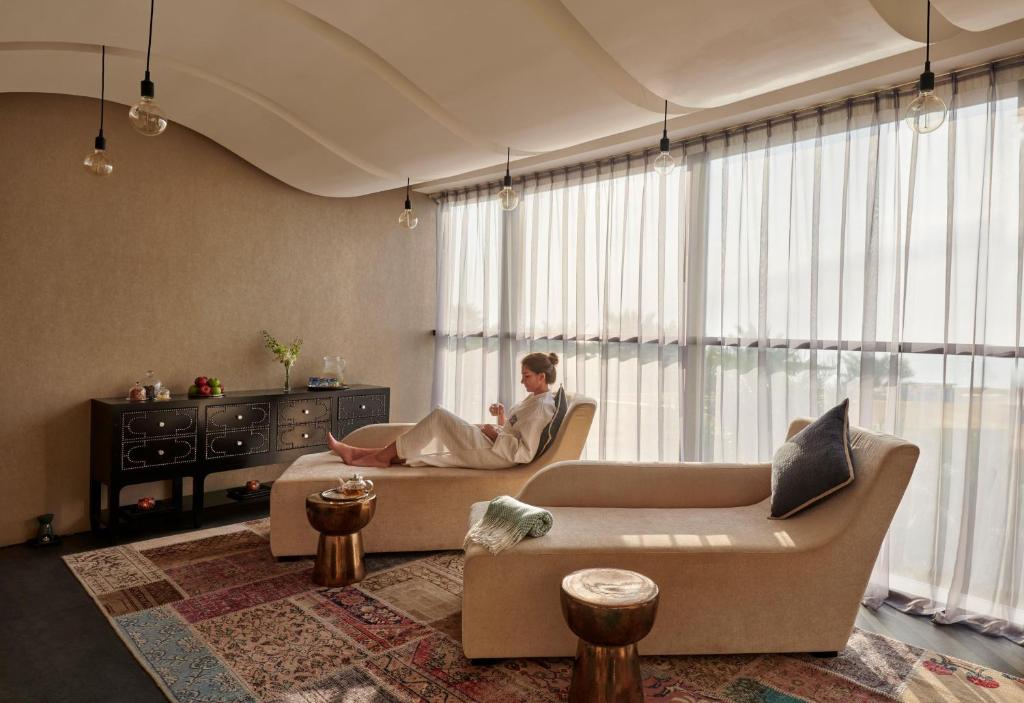 Posezení v ubytování Fairmont Ajman