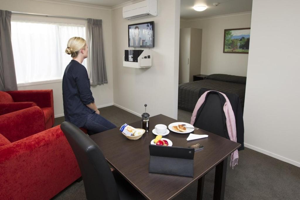 TV a/nebo společenská místnost v ubytování Brooklyn Motor Lodge