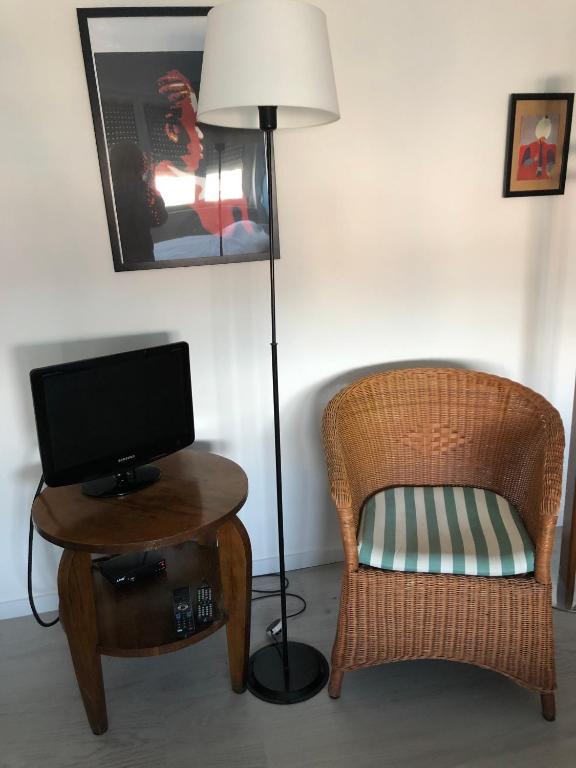 Televízia a/alebo spoločenská miestnosť v ubytovaní Smart apartment Mare & Movida