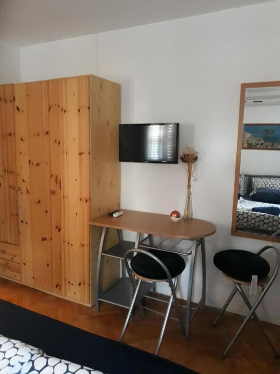 Apartments Garden - One-Bedroom Apartment