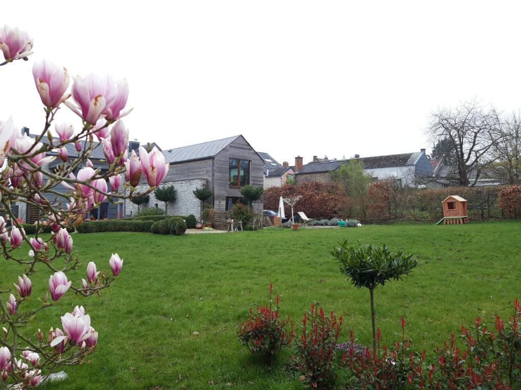 En trädgård utanför RD Gîte