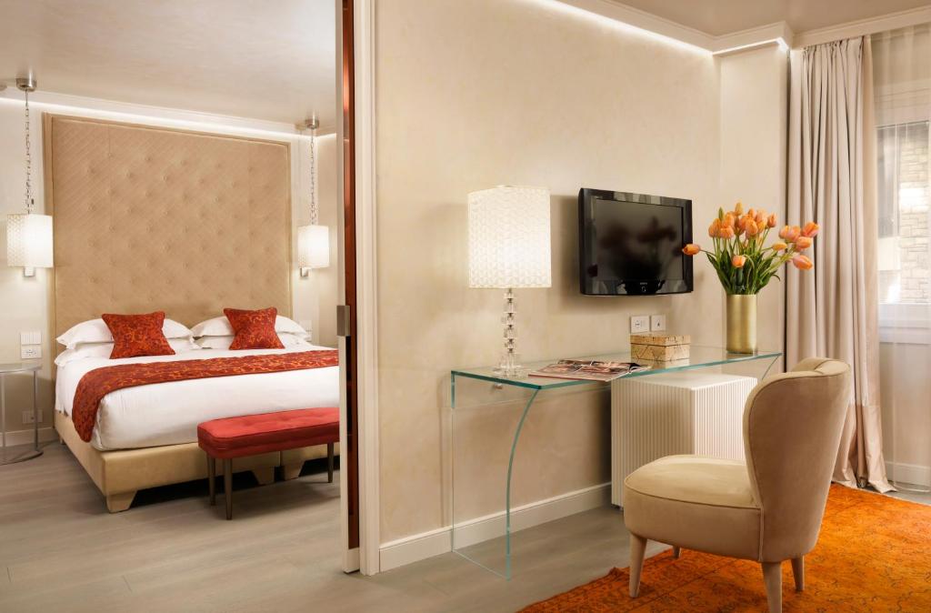 Postel nebo postele na pokoji v ubytování Ponte Vecchio Suites & Spa