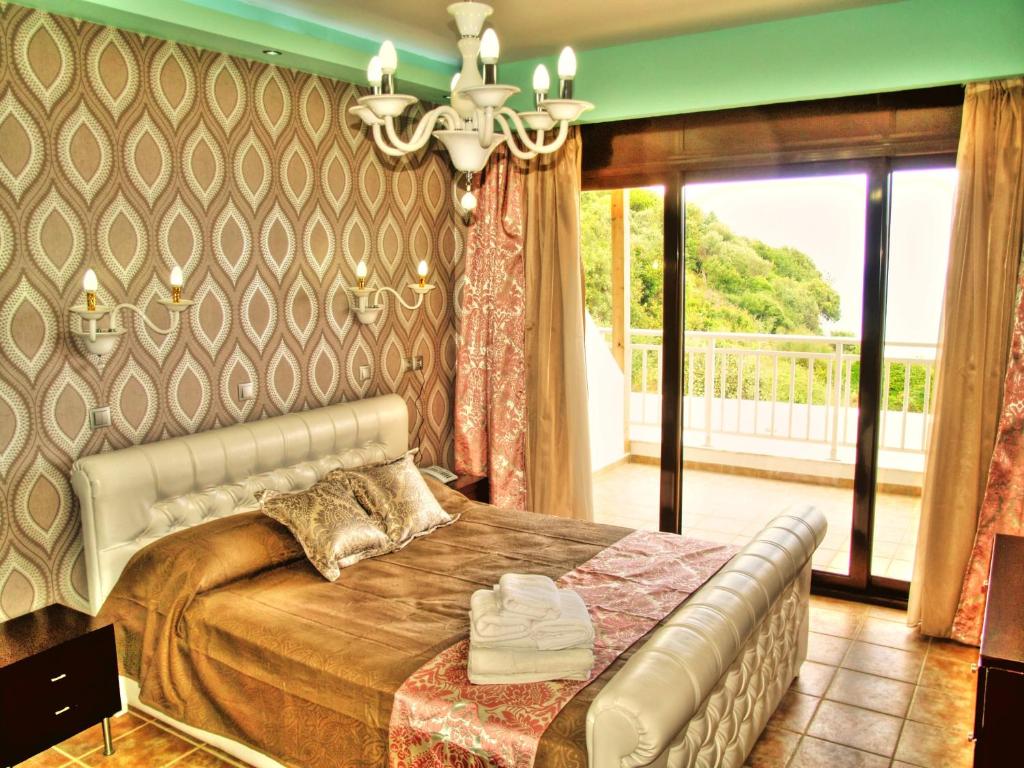Postel nebo postele na pokoji v ubytování Maranton Beach Hotel