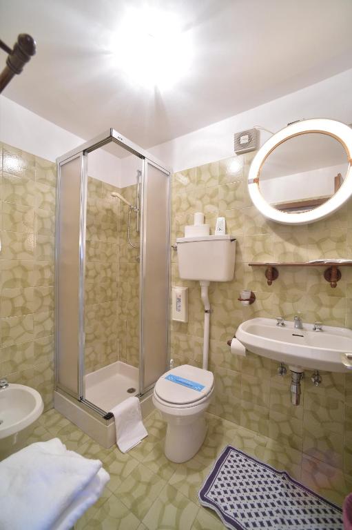 Łazienka w obiekcie Hotel Dalla Serra