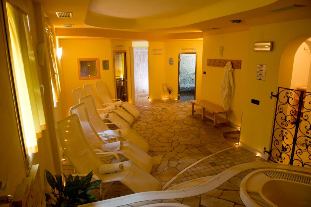 Część wypoczynkowa w obiekcie Hotel Dalla Serra