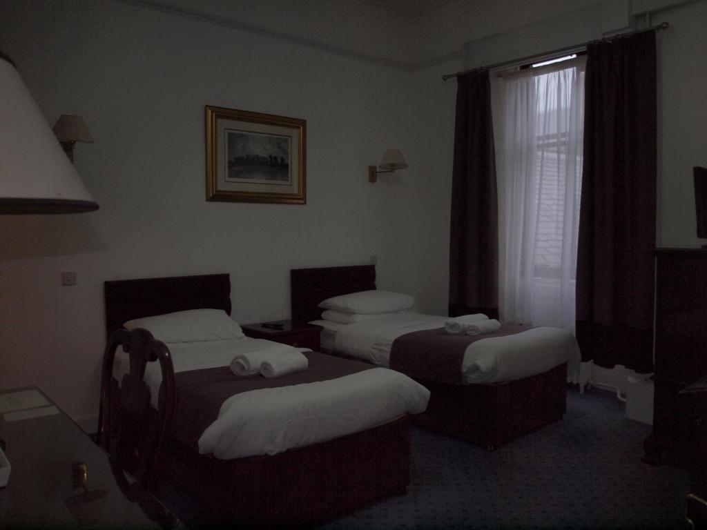 Postel nebo postele na pokoji v ubytování Argyll Arms Hotel