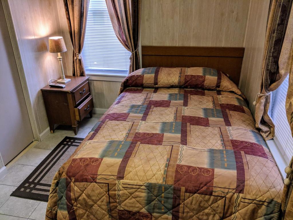Postel nebo postele na pokoji v ubytování Oakview Hotel