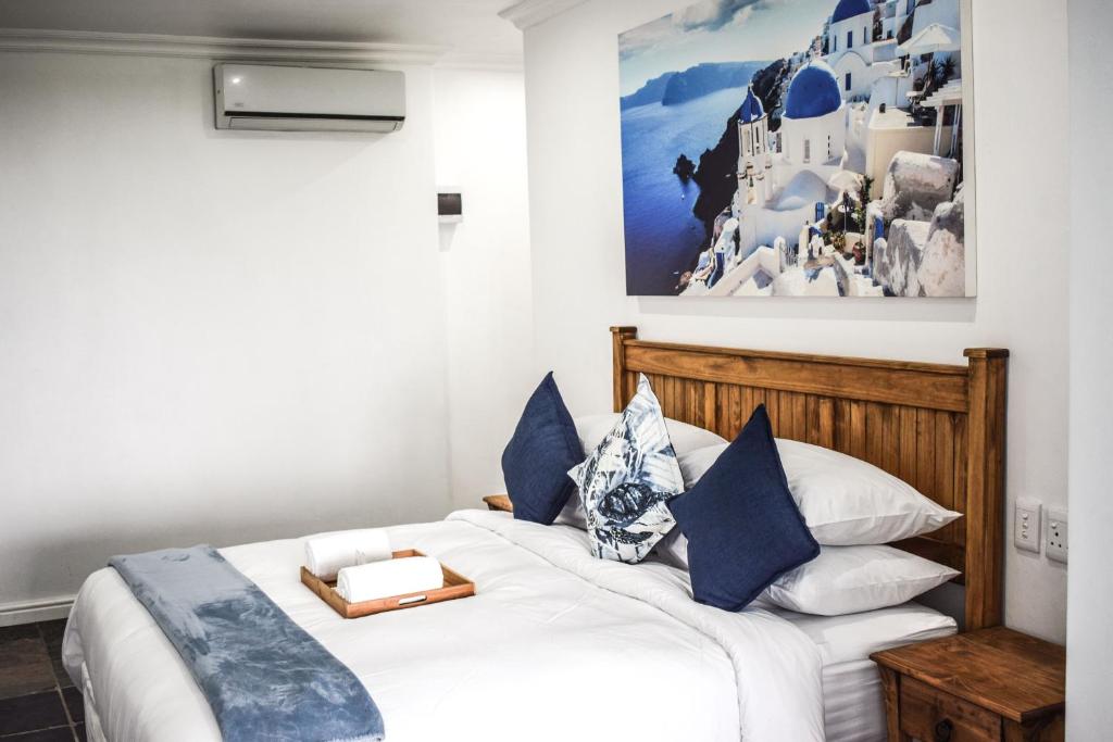 Katil atau katil-katil dalam bilik di Santorini Guesthouse
