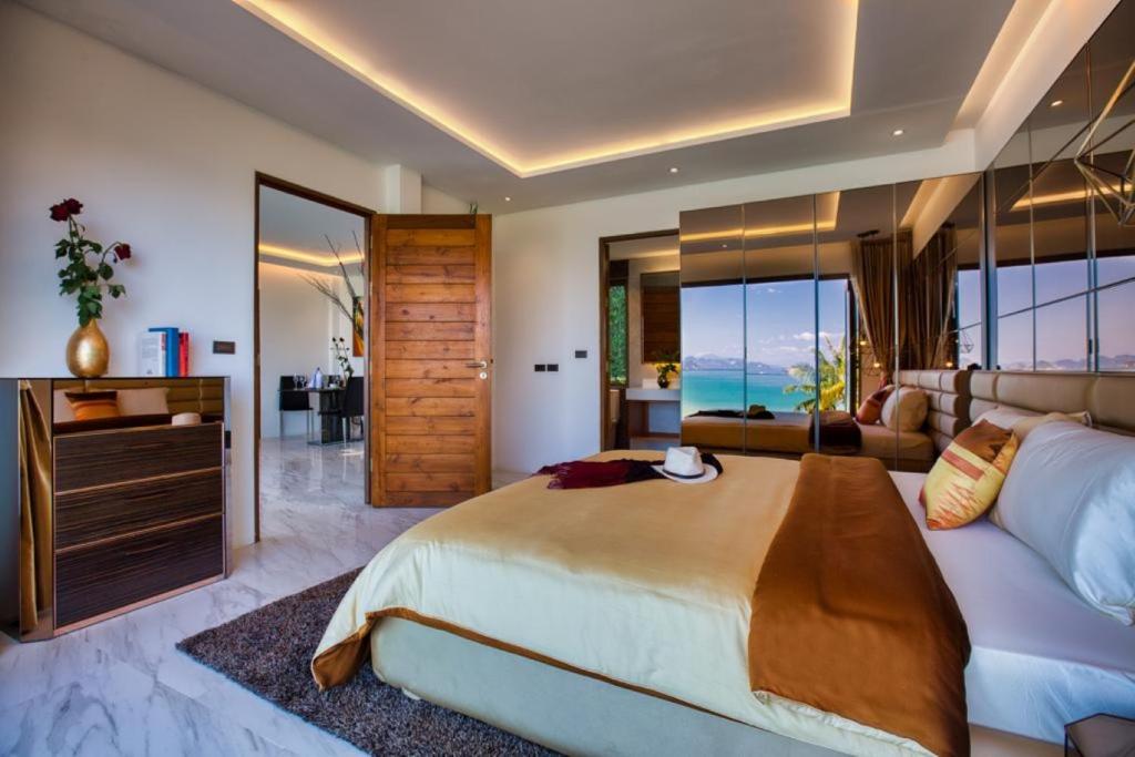 Postel nebo postele na pokoji v ubytování Saengsuree Villas Koh Yao Yai