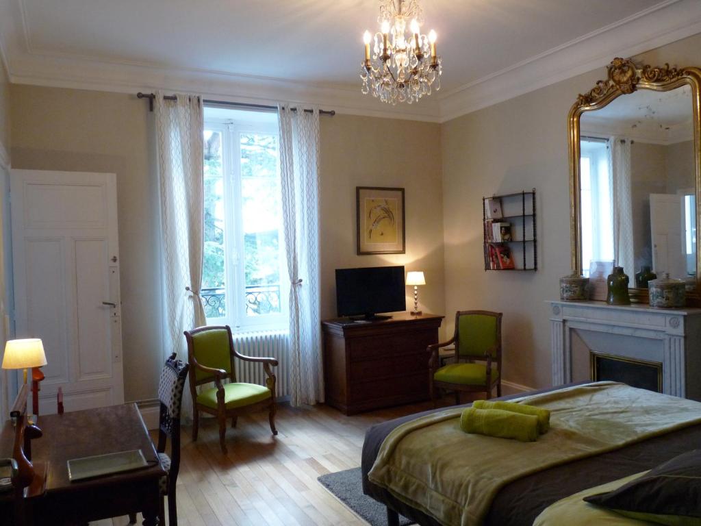 Postel nebo postele na pokoji v ubytování Chambres d'Hôtes de luxe Côté Parc-Côté Jardin avec parking privé gratuit