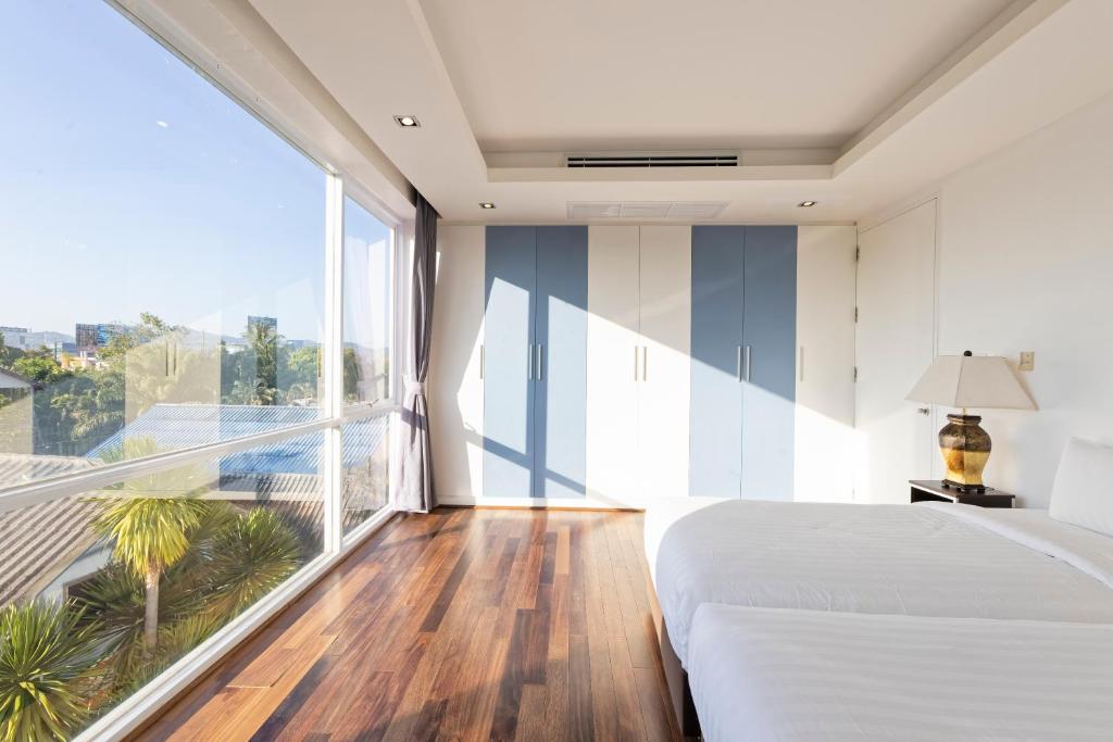 Ένα ή περισσότερα κρεβάτια σε δωμάτιο στο The Lantern Marina Residences Phuket