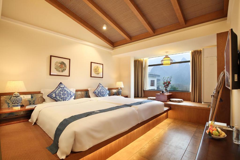Postel nebo postele na pokoji v ubytování The Beyond Villa Guilin Boutique Hotel