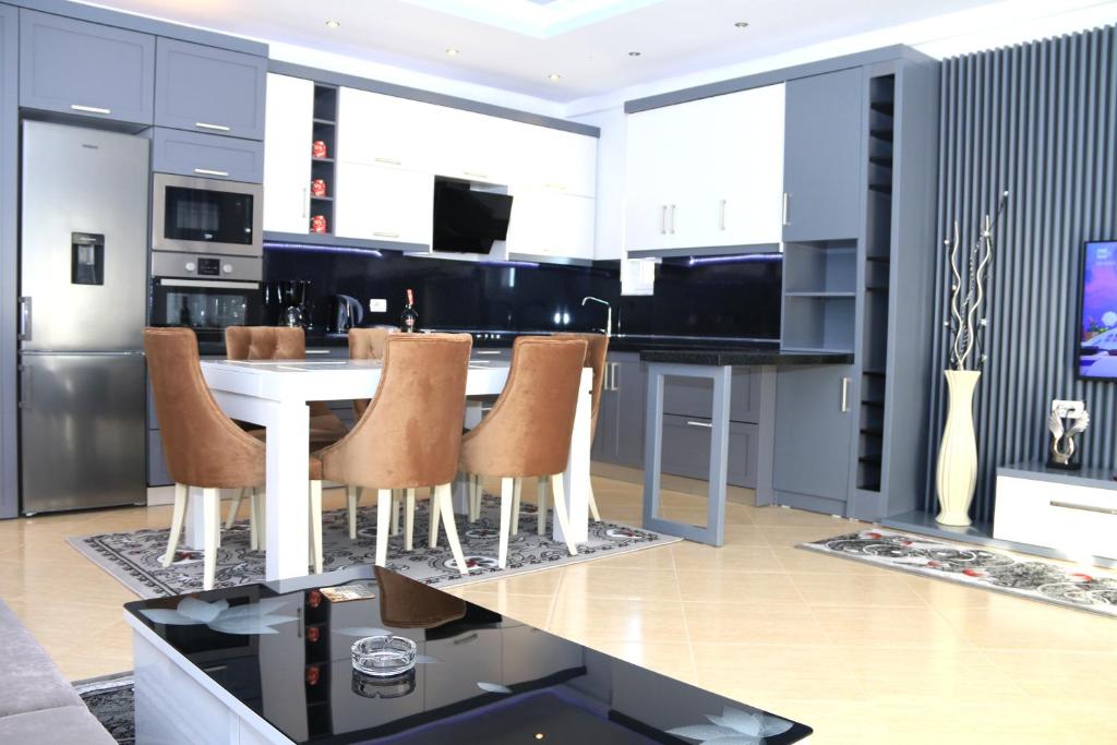Apartment Panorama - Image 4