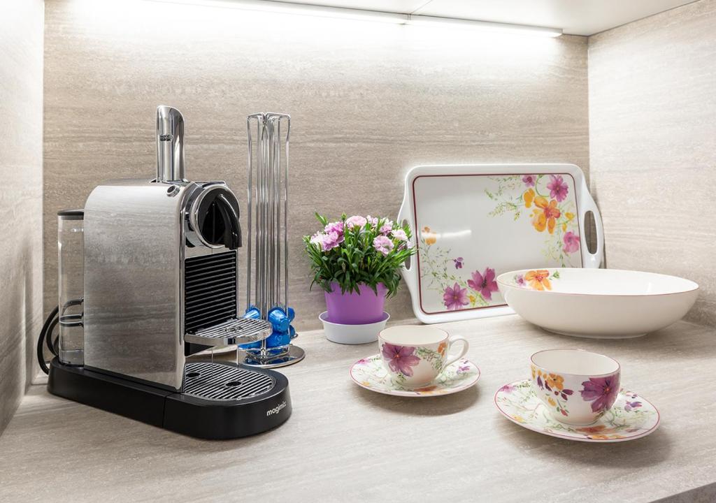 Palais Miramar Imperial Croisetteにあるコーヒーまたはお茶