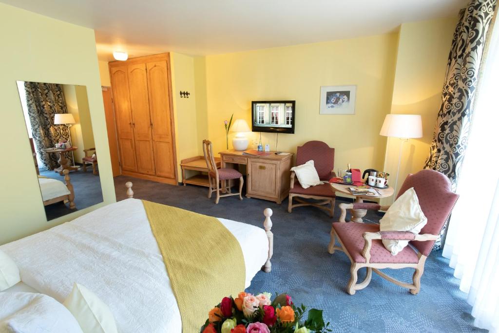 TV a/nebo společenská místnost v ubytování Hotel Lessing
