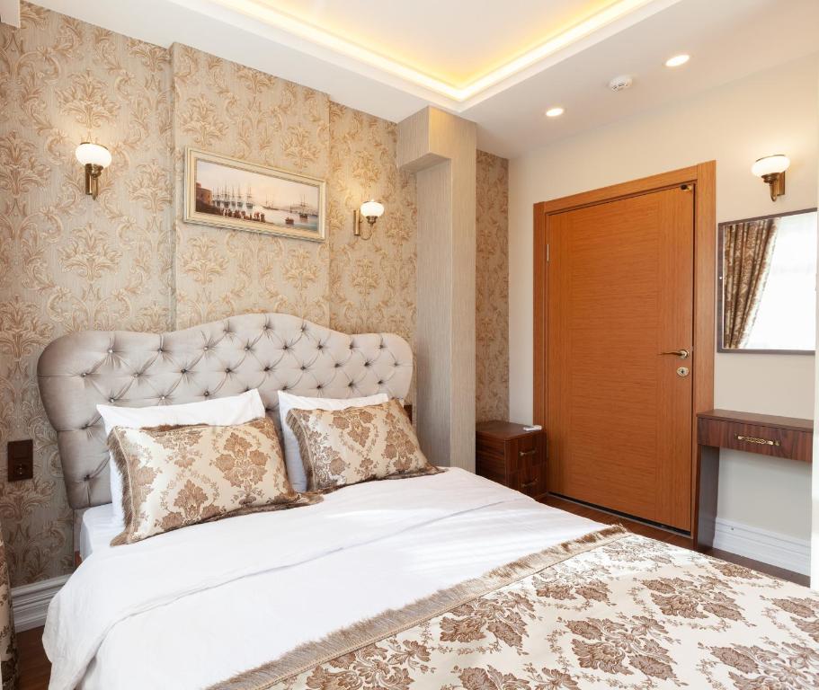 Rose Mansion by Otantik Suites - Deluxe Apartment
