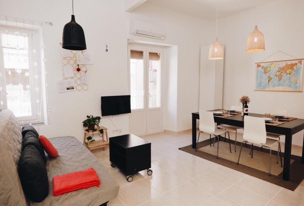 Amparito Apartment - Casc Antic - One-Bedroom Apartment
