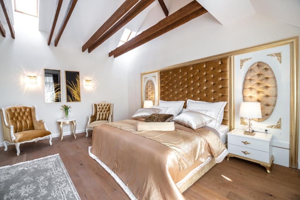 
Deluxe Double Room with Bath
