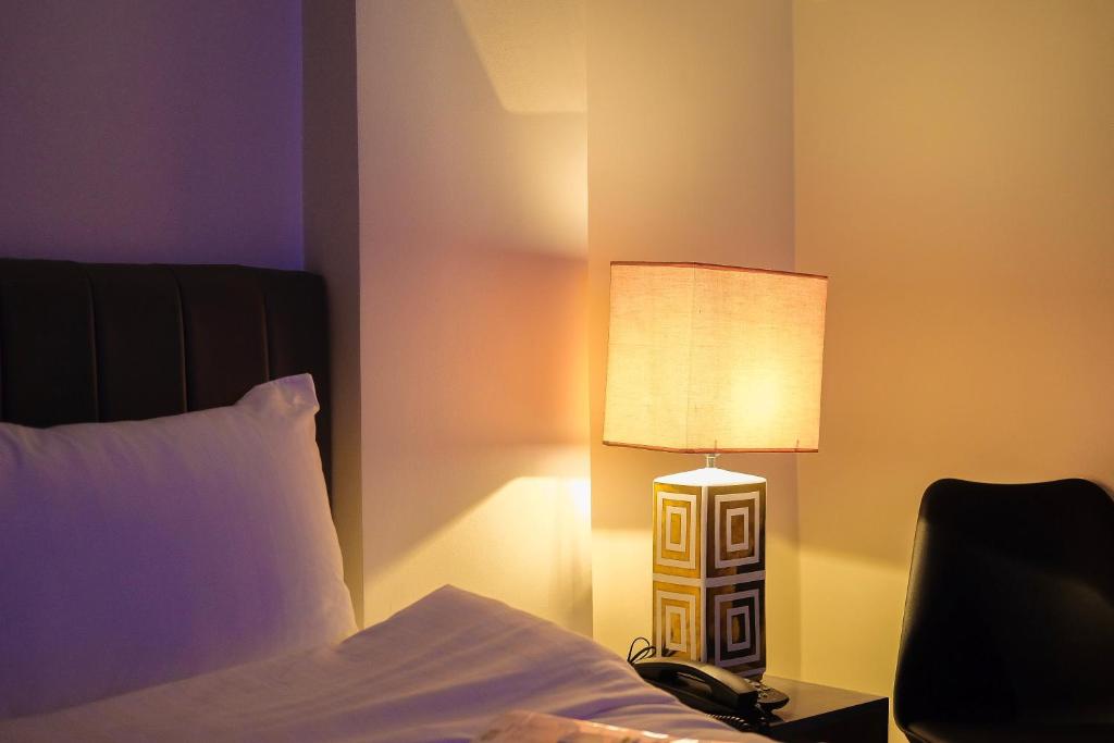CREVICE HOTEL - Chambre Lit Queen-Size