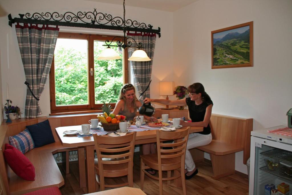 Fotografie z fotogalerie ubytování Hotel Garni Pension zur Wacht v destinaci Strobl