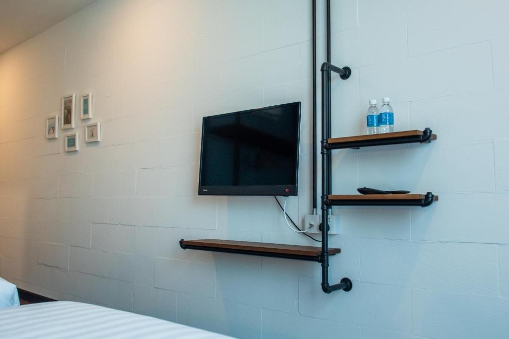TV a/nebo společenská místnost v ubytování O&G Hotel Parit Buntar
