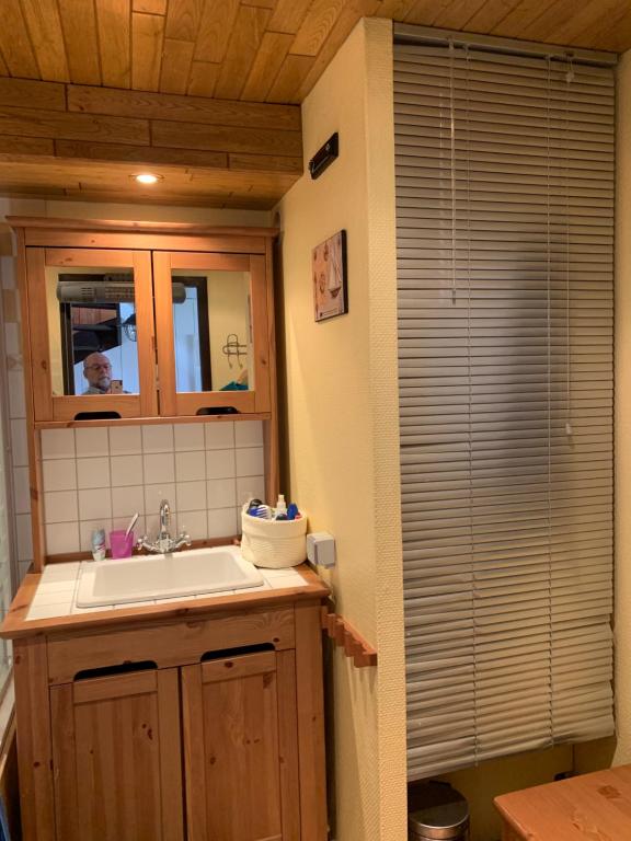 a kitchen with a sink and a window at Ysermonde Fisherman's Cottage in Nieuwpoort