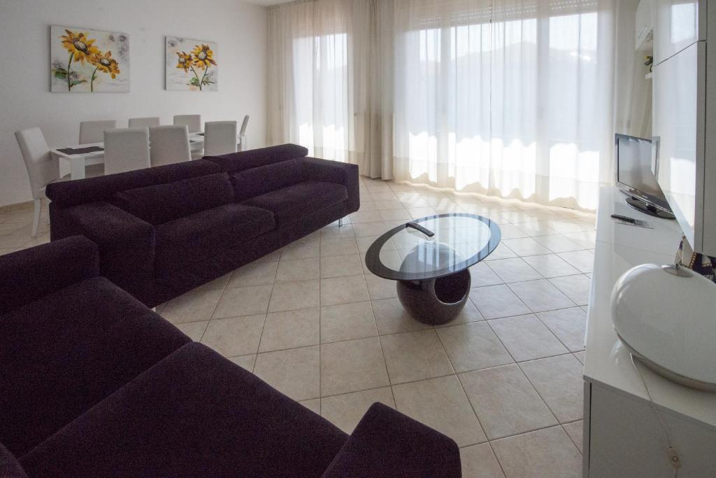 Silky House with Private Parking