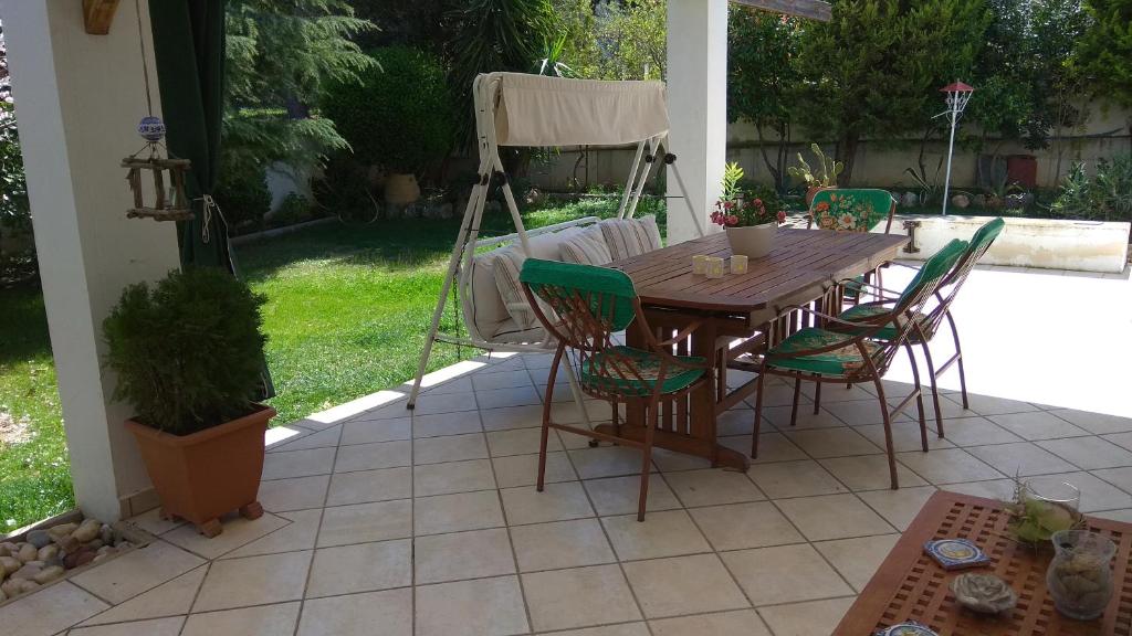 Zahrada ubytování Casa Martina 1 SPATA 10min Athens airport