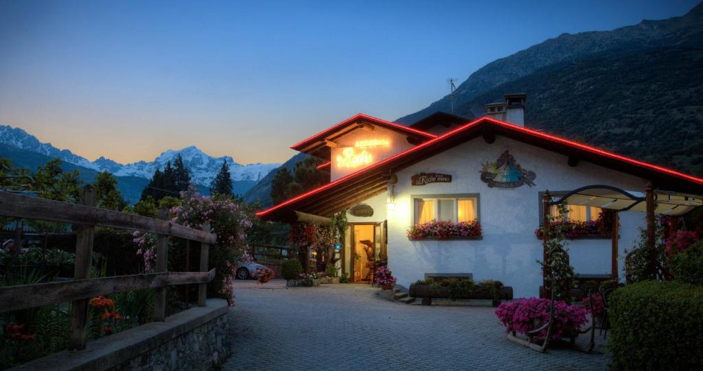 Nespecifikovaný výhled na hory nebo výhled na hory při pohledu z aparthotelu