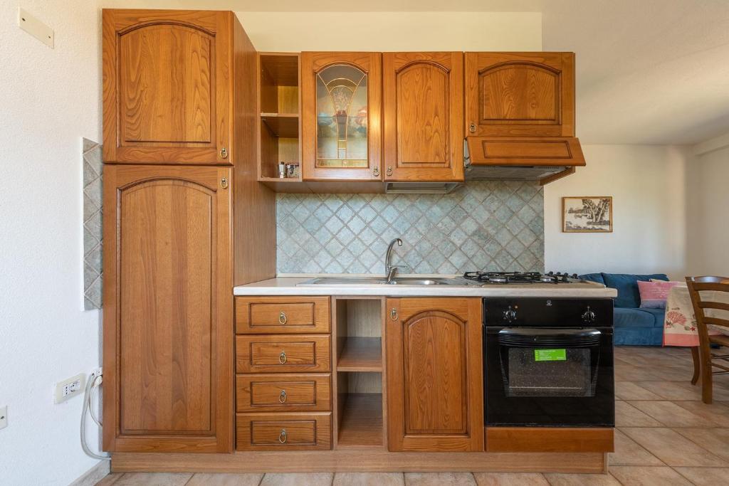 A kitchen or kitchenette at House and Apts. Siniscola/Sardinien 35758